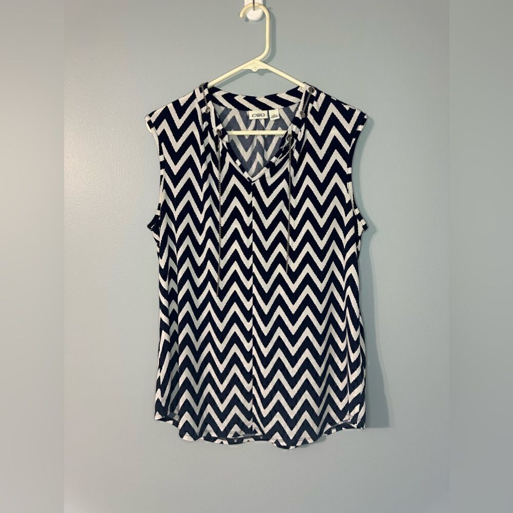 Cato Sleeveless Blouse w built in jewelry - Picture 3 of 8